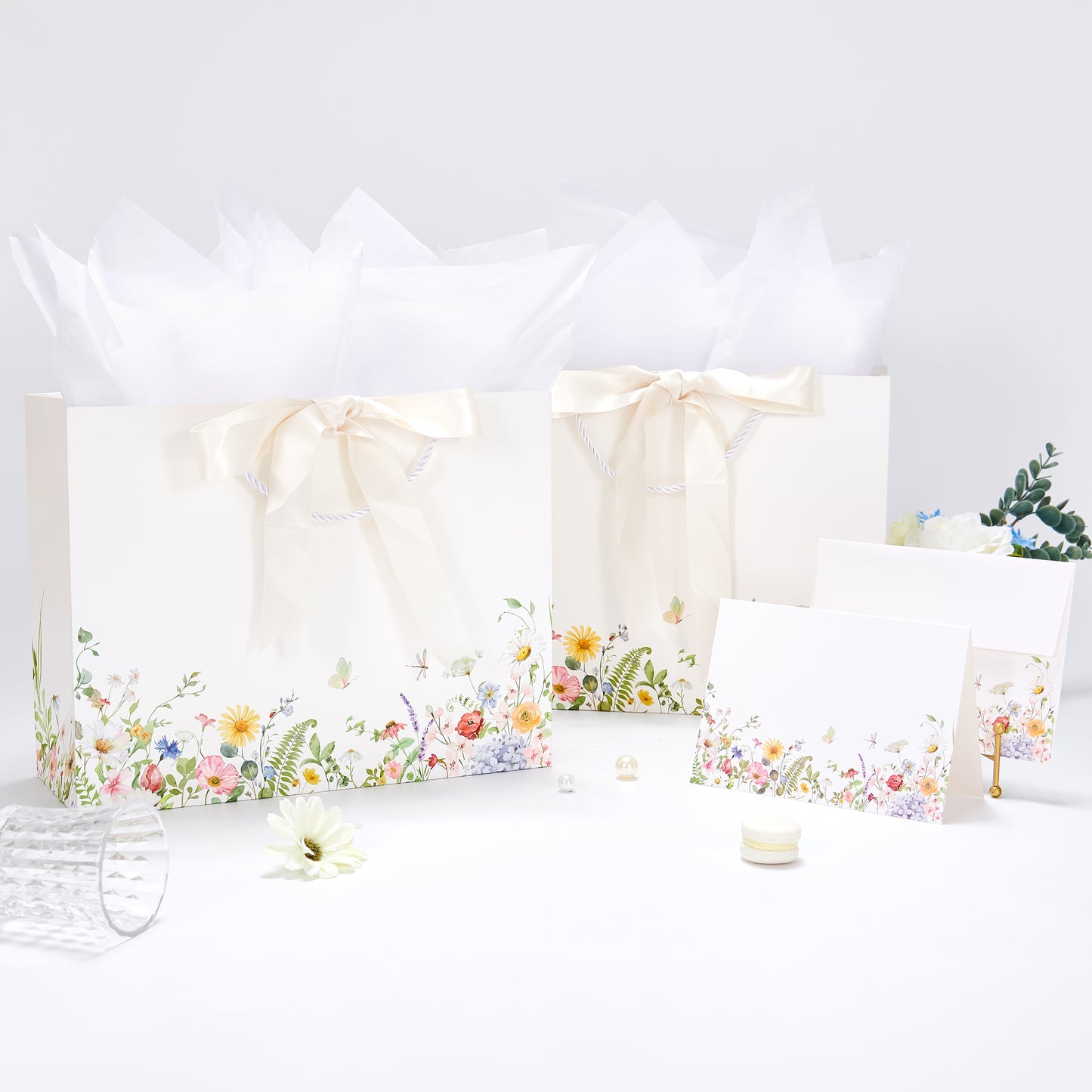 Crisky 2 Pack Wedding Gift Bag with Tissue Paper and Card, Large Gift Bags for Women, Floral Bag for Wedding, Bridal Shower, Engagement, Bachelorette, Birthday, Tea Party