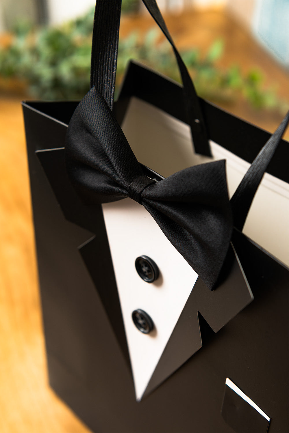 Crisky Classic Black Tuxedo Gift Bags for Groomsman Father's Birthday Anniversary Wedding Favor Bags 10"x8"x4" set of 6