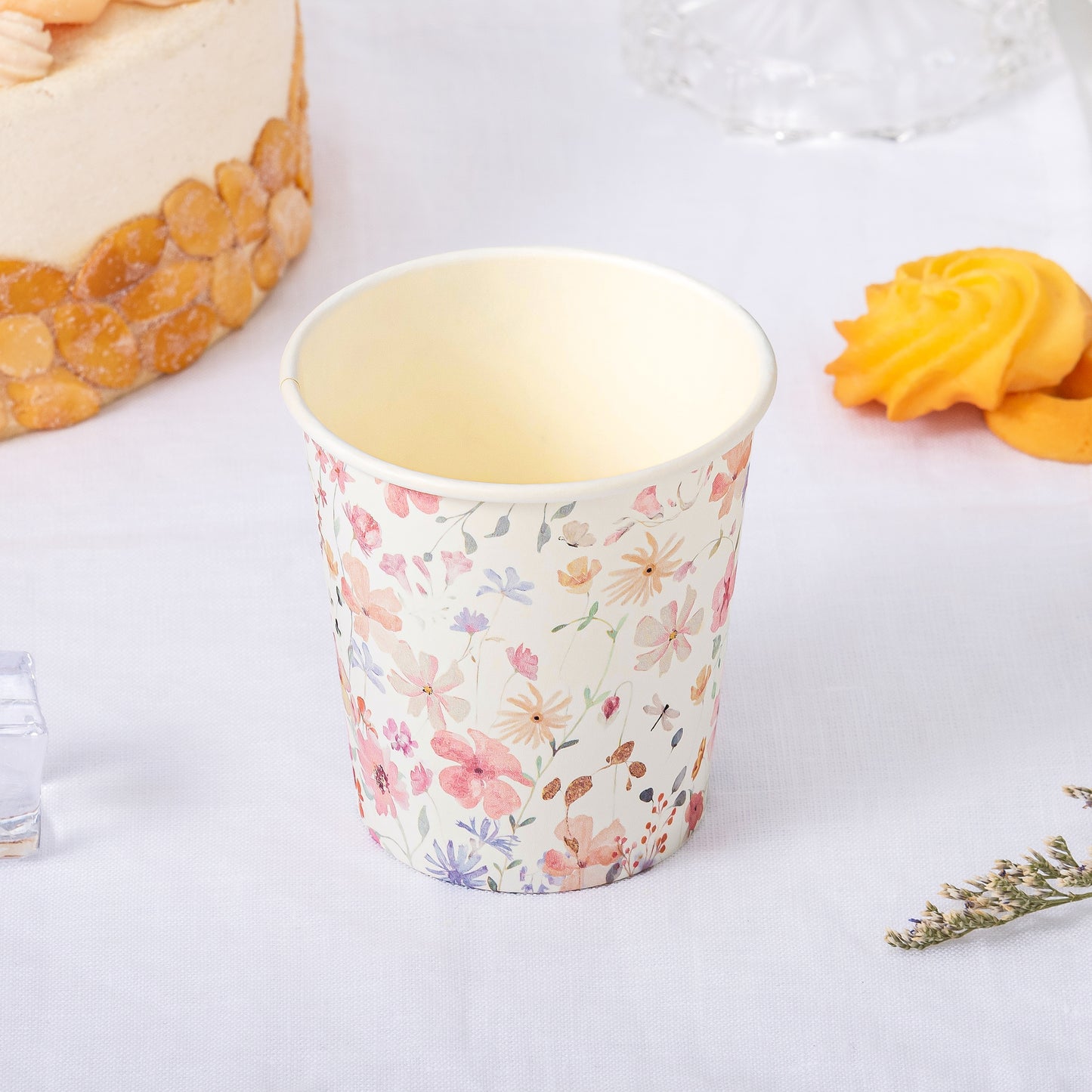 Crisky 5oz Paper Cups Dixie Cup[300 Pack], Disposable Bathroom Cups, Elegant Design Floral Small Mouthwash Cup, Hot/Cold Beverage Coffee, Dessert for Birthday Parties, Home-use, Picnics, Ceremonies