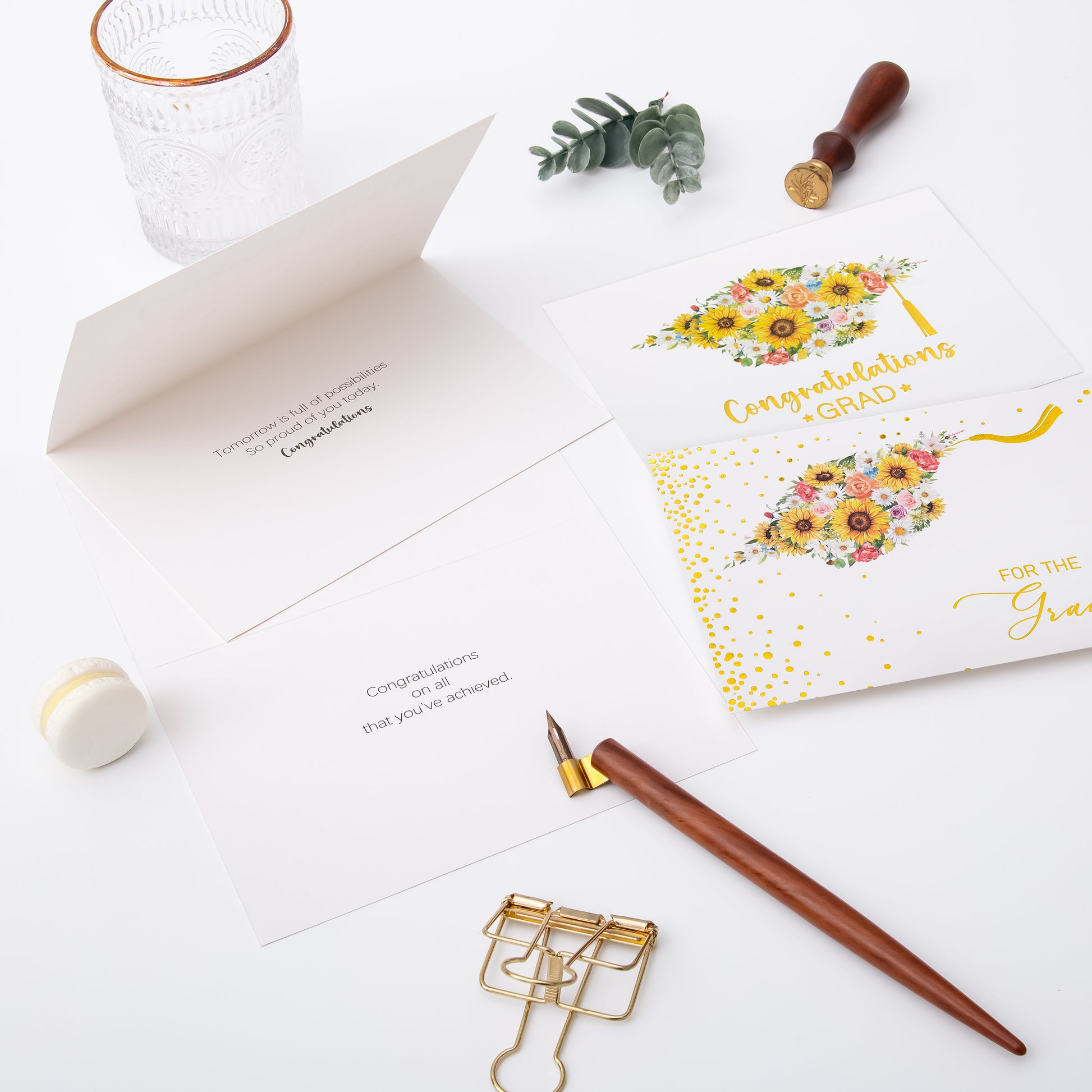 Crisky 12 Pack Happy Graduation Cards, College Graduation Card for Him or Her, 3 Assorted Flowers Grad Card(White and Gold), Congratulations Graduate Crisky 12 Pack Happy Graduation Cards, College Graduation Card for Him or Her, 3 Assorted Flowers Grad Card(White and Gold), Congratulations Graduate